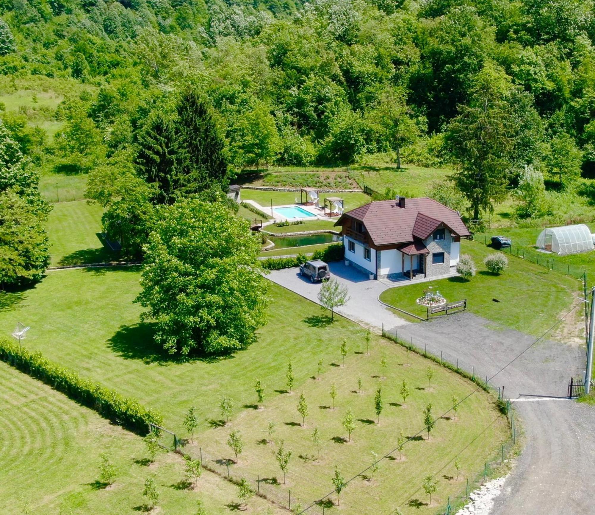 Vacation House Studenac Villa Bihac Exterior photo